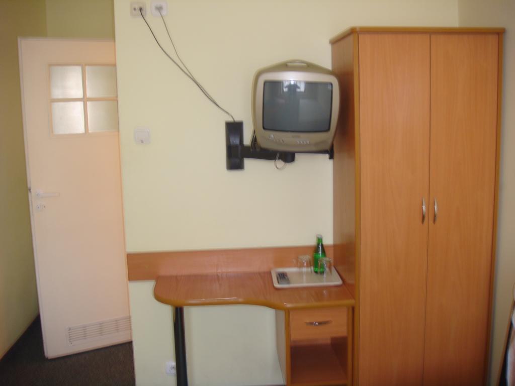 Hotel Polonia Августув Экстерьер фото